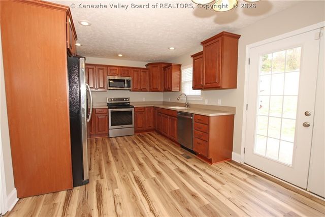 203 Prado Drive, Hurricane, WV 25526