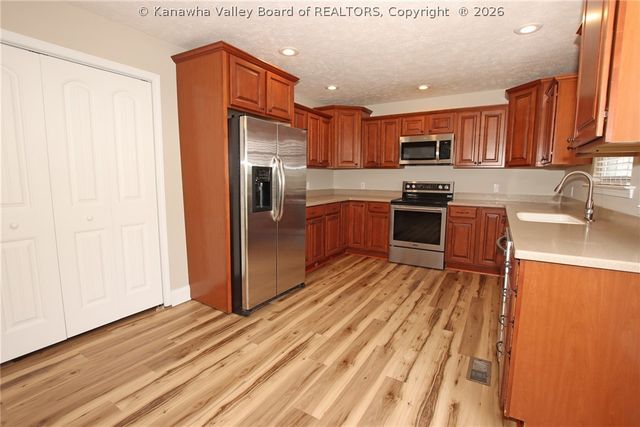 203 Prado Drive, Hurricane, WV 25526