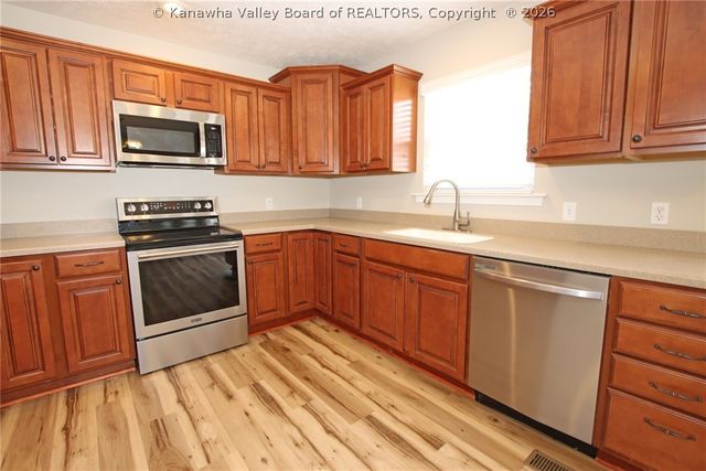 203 Prado Drive, Hurricane, WV 25526