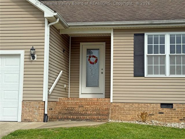 203 Prado Drive, Hurricane, WV 25526