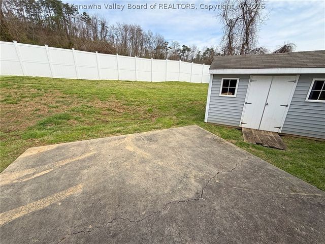 203 Prado Drive, Hurricane, WV 25526