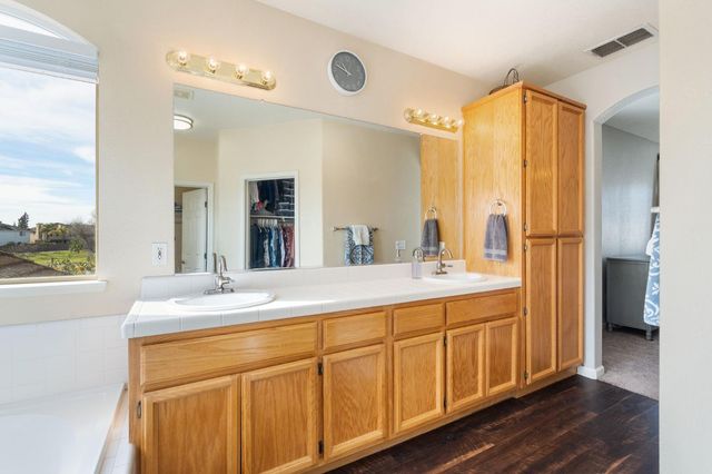 2924 Chateau Montelena Way, Sacramento, CA 95834