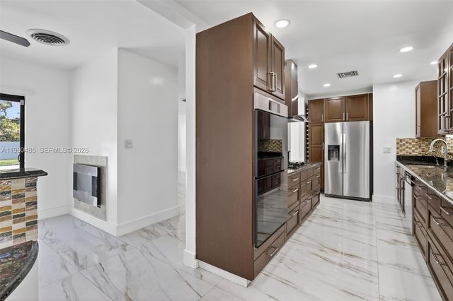 620 Camellia Ct, Plantation, FL 33317