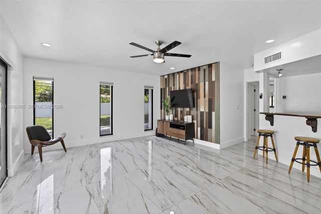 620 Camellia Ct, Plantation, FL 33317