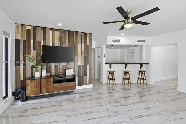 620 Camellia Ct, Plantation, FL 33317