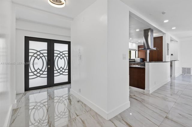 620 Camellia Ct, Plantation, FL 33317