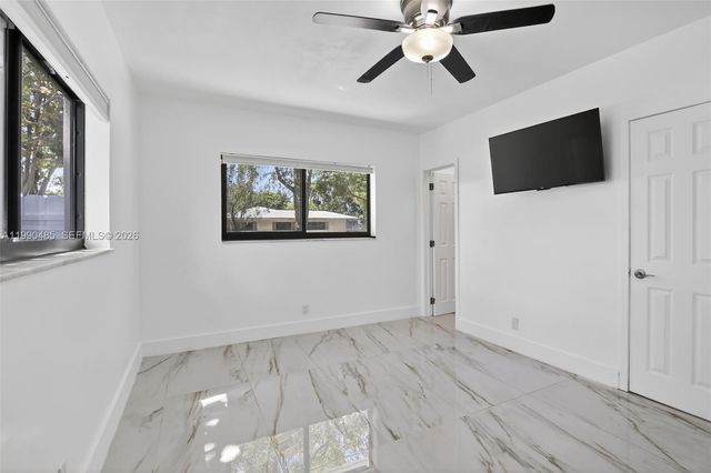 620 Camellia Ct, Plantation, FL 33317