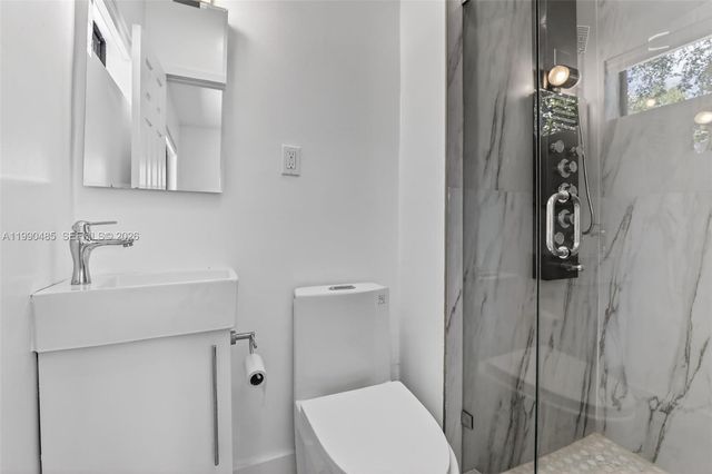 620 Camellia Ct, Plantation, FL 33317