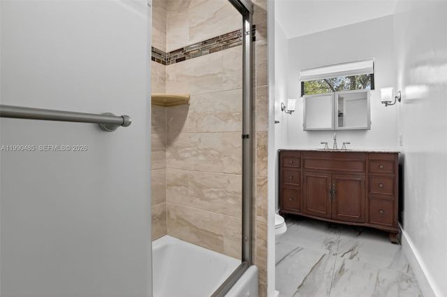 620 Camellia Ct, Plantation, FL 33317