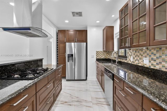 620 Camellia Ct, Plantation, FL 33317