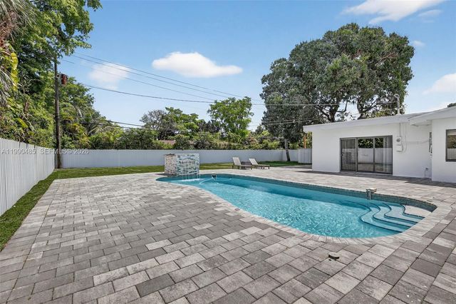 620 Camellia Ct, Plantation, FL 33317