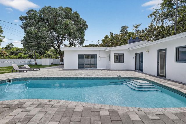 620 Camellia Ct, Plantation, FL 33317