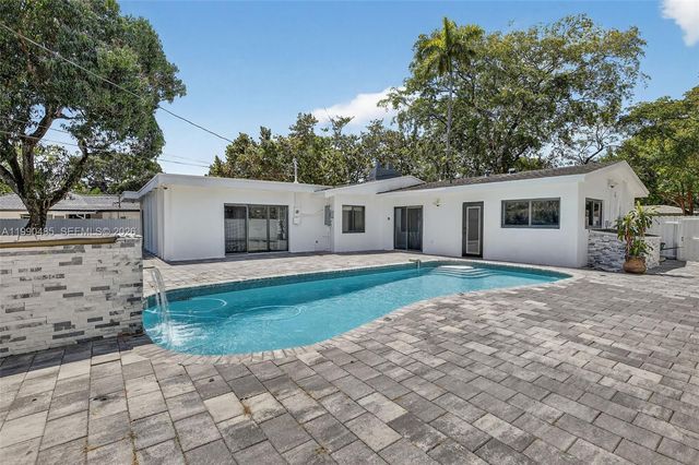 620 Camellia Ct, Plantation, FL 33317