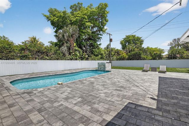 620 Camellia Ct, Plantation, FL 33317