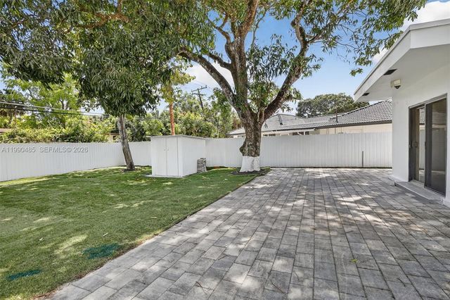 620 Camellia Ct, Plantation, FL 33317