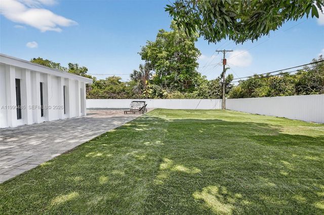 620 Camellia Ct, Plantation, FL 33317