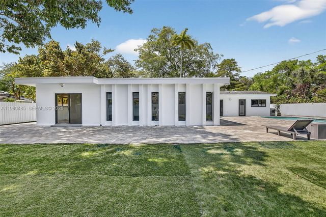 620 Camellia Ct, Plantation, FL 33317