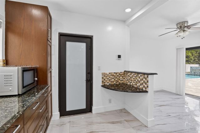 620 Camellia Ct, Plantation, FL 33317