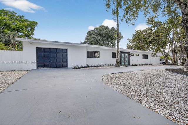 620 Camellia Ct, Plantation, FL 33317