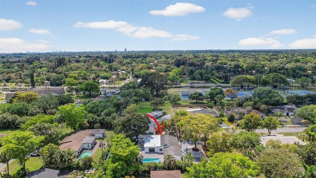 620 Camellia Ct, Plantation, FL 33317