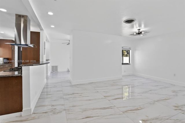 620 Camellia Ct, Plantation, FL 33317