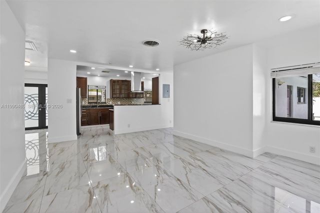 620 Camellia Ct, Plantation, FL 33317