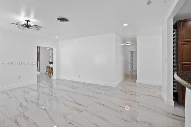 620 Camellia Ct, Plantation, FL 33317