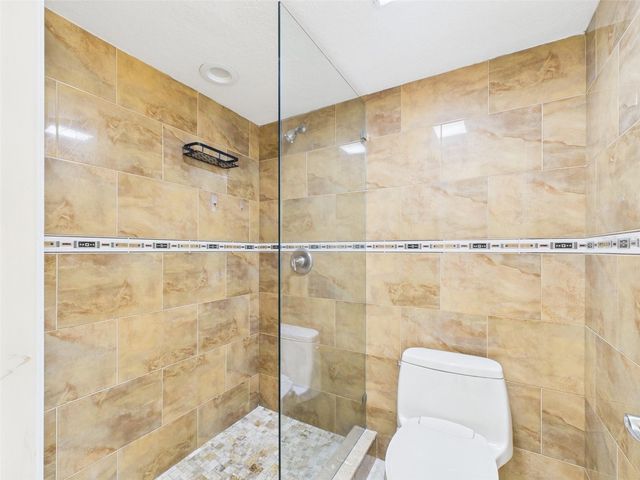 7512 DOLONITA DRIVE, Tampa, FL 33615