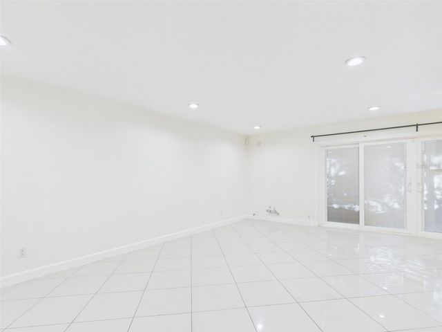 7512 DOLONITA DRIVE, Tampa, FL 33615