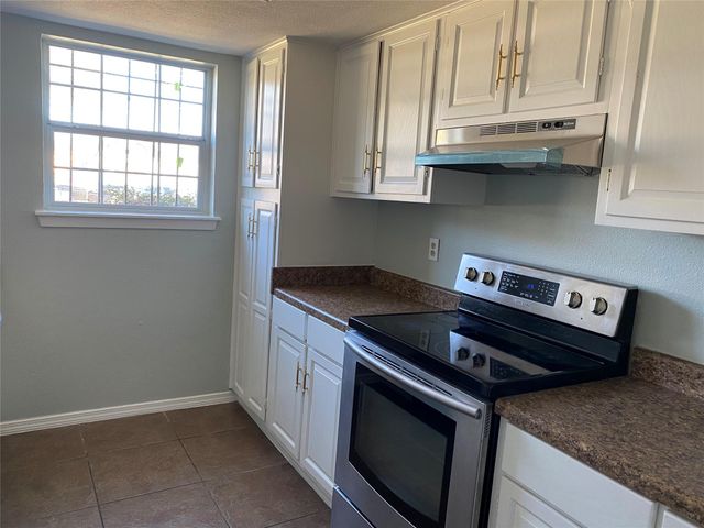 8470 Leawood Boulevard, Houston, TX 77072