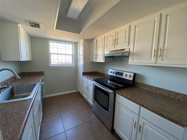 8470 Leawood Boulevard, Houston, TX 77072