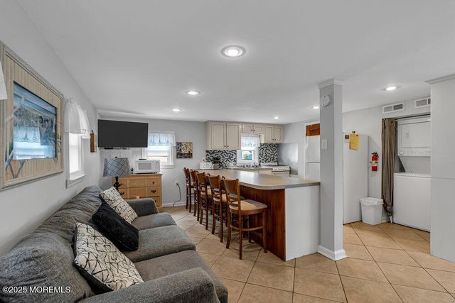 21 E Bay Way, Lavallette, NJ 08735
