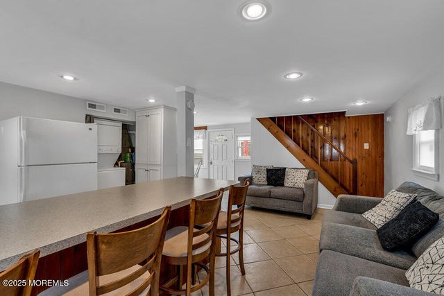 21 E Bay Way, Lavallette, NJ 08735