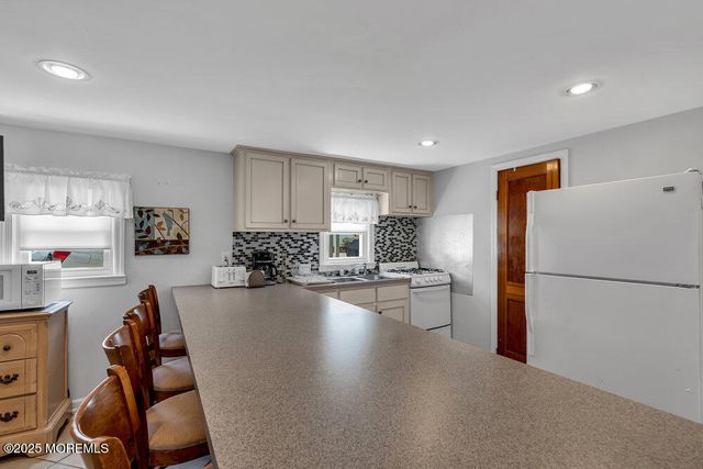 21 E Bay Way, Lavallette, NJ 08735