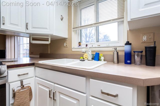 30087 Lyndon Street, Livonia, MI 48154