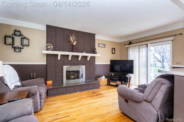 30087 Lyndon Street, Livonia, MI 48154