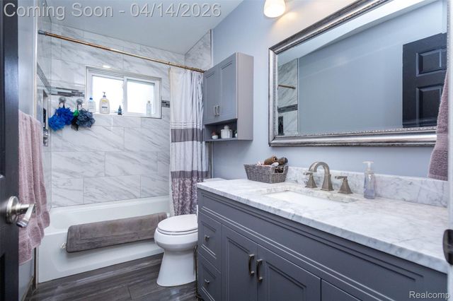 30087 Lyndon Street, Livonia, MI 48154