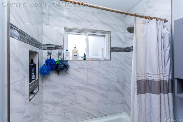 30087 Lyndon Street, Livonia, MI 48154