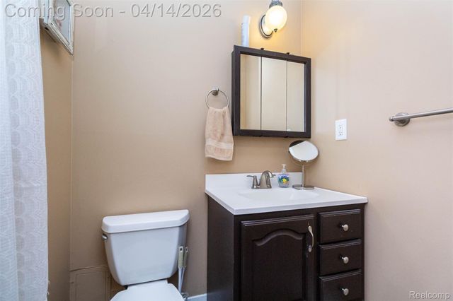 30087 Lyndon Street, Livonia, MI 48154