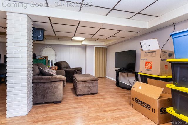 30087 Lyndon Street, Livonia, MI 48154