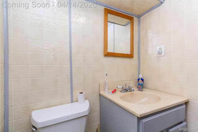 30087 Lyndon Street, Livonia, MI 48154