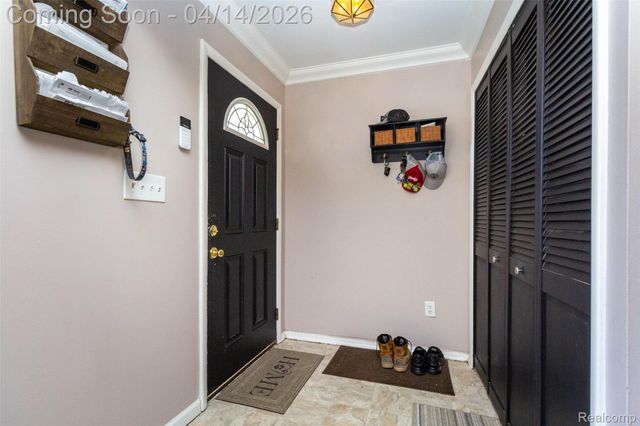 30087 Lyndon Street, Livonia, MI 48154