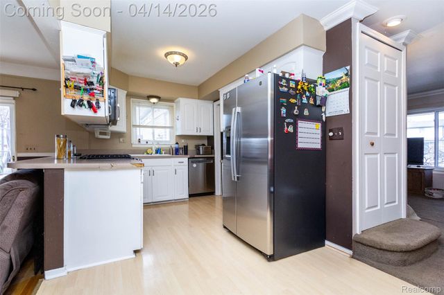 30087 Lyndon Street, Livonia, MI 48154