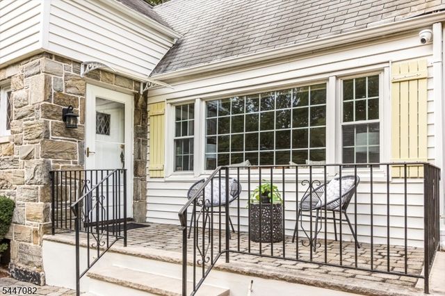 157 Laurel Ave, Livingston Twp., NJ 07039