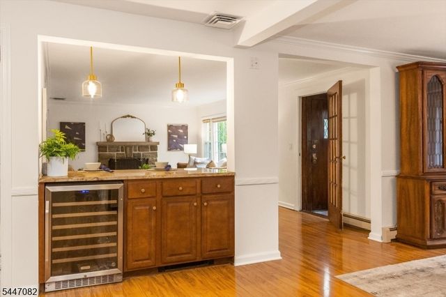 157 Laurel Ave, Livingston Twp., NJ 07039