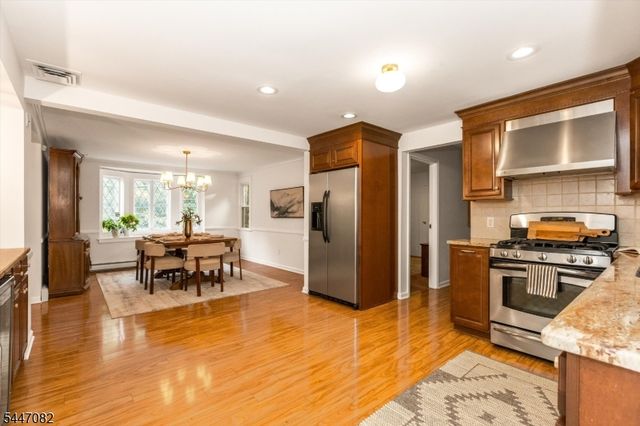 157 Laurel Ave, Livingston Twp., NJ 07039