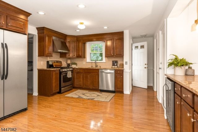 157 Laurel Ave, Livingston Twp., NJ 07039
