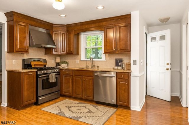 157 Laurel Ave, Livingston Twp., NJ 07039