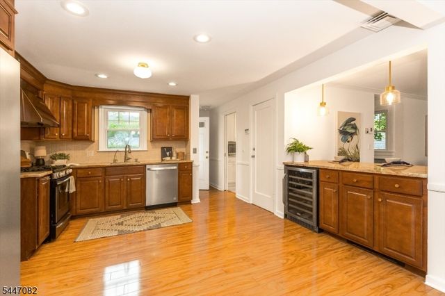 157 Laurel Ave, Livingston Twp., NJ 07039