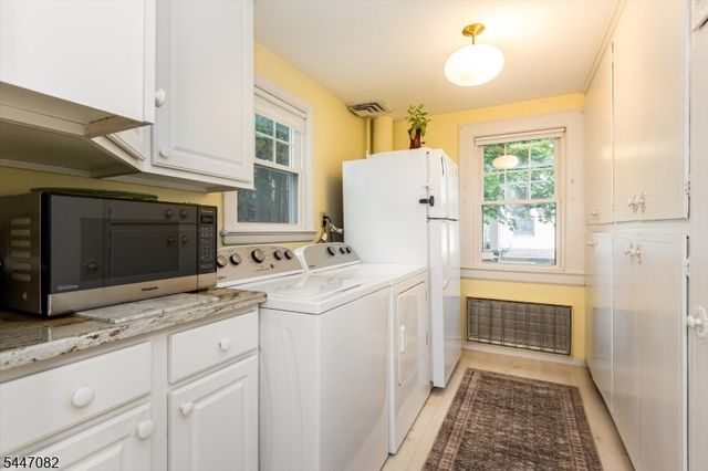 157 Laurel Ave, Livingston Twp., NJ 07039